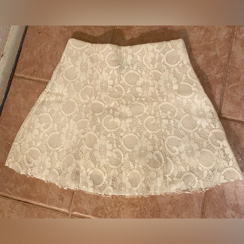 Floral lace mini skirt